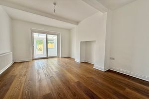 Living Room- click for photo gallery